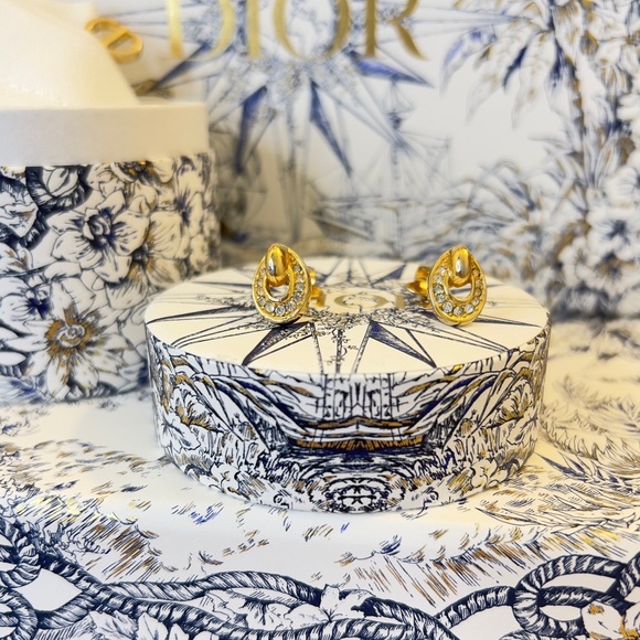 DIOR “Saddle” Gold Plated Clip On Earrings Authentic Christian Dior Jewelry - Picture 5 of 10